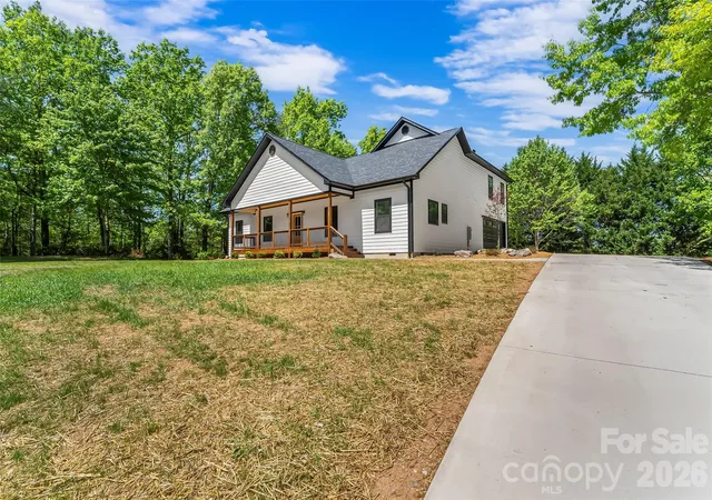 Photo 3 of Single family home for sale at 438 Plantation Dr, Marion, NC 28752 | MLS# 4373856 | Listing updated on 2026-10-01