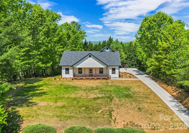 Photo 3 of Single family home for sale at 438 Plantation Dr, Marion, NC 28752 | MLS# 4373856 | Listing updated on 2026-10-01