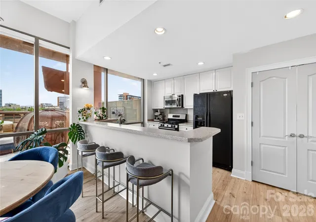 Photo 4 of Condo for sale at 315 Arlington Ave #503, Charlotte, NC 28203 | MLS# 4373961 | Listing updated on 2026-09-25