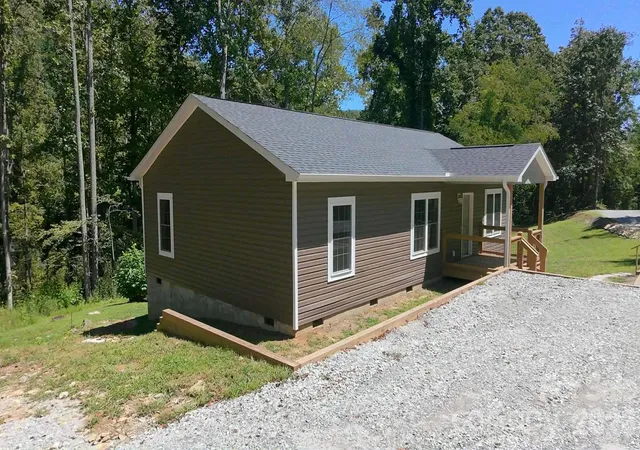 Photo 2 of Single family home for sale at 784 Bearwallow Mountain Rd, Hendersonville, NC 28792 | MLS# 4374448 | Listing updated on 2026-09-12