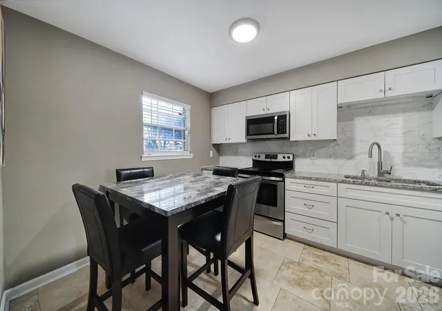 Listing Photo 4 - Condo for sale in building located at 11005 Hunter Trl, Charlotte, NC 28226