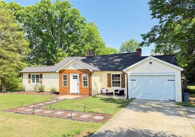 Photo 1 of Single family home for sale at 1442 Lee Pearson Rd, Granite Falls, NC | MLS# 4374752 | Listing updated on 2026-09-11