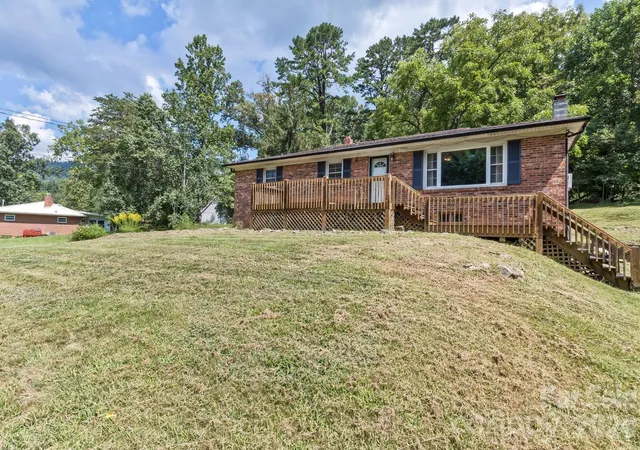 Photo 1 of Single family home for sale at 379 Bee Tree Rd, Swannanoa, NC 28778 | MLS# 4374785 | Listing updated on 2026-09-25