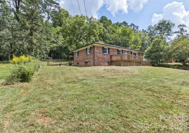 Photo 2 of Single family home for sale at 379 Bee Tree Rd, Swannanoa, NC 28778 | MLS# 4374785 | Listing updated on 2026-09-25