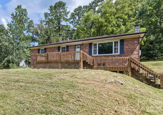 Photo 3 of Single family home for sale at 379 Bee Tree Rd, Swannanoa, NC 28778 | MLS# 4374785 | Listing updated on 2026-09-25