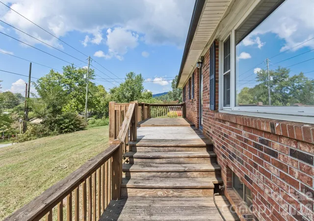 Photo 3 of Single family home for sale at 379 Bee Tree Rd, Swannanoa, NC 28778 | MLS# 4374785 | Listing updated on 2026-09-25