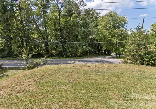 Photo 4 of Single family home for sale at 379 Bee Tree Rd, Swannanoa, NC 28778 | MLS# 4374785 | Listing updated on 2026-09-25