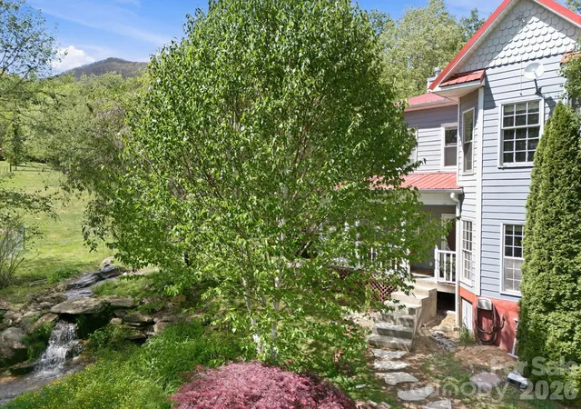 Photo 3 of Single family home for sale at 2225 Bald Crk Rd, Clyde, NC 28721 | MLS# 4375884 | Listing updated on 2026-10-01