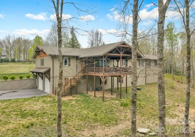 Photo 1 of Mansion for sale at 811 Linhigh Dr, Newland, NC 28657 | MLS# 4375942 | Listing updated on 2026-10-01