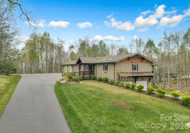 Photo 4 of Single family home for sale at 811 Linhigh Dr, Newland, NC 28657 | MLS# 4375942 | Listing updated on 2026-10-08