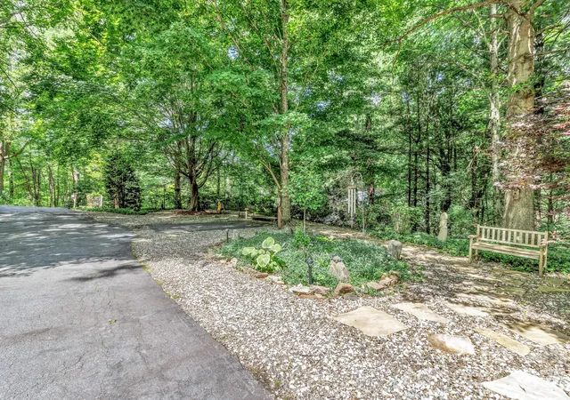 Photo 3 of Single family home for sale at 153 Skyview Cir, Asheville, NC 28804 | MLS# 4376088 | Listing updated on 2026-09-28