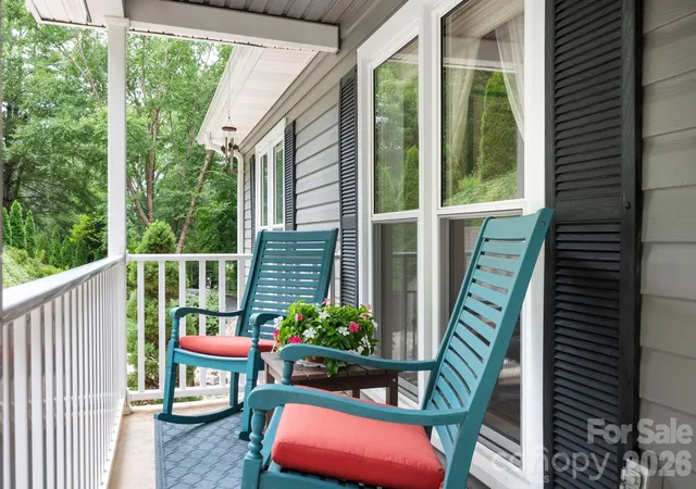 Photo 4 of Single family home for sale at 153 Skyview Cir, Asheville, NC 28804 | MLS# 4376088 | Listing updated on 2026-09-28