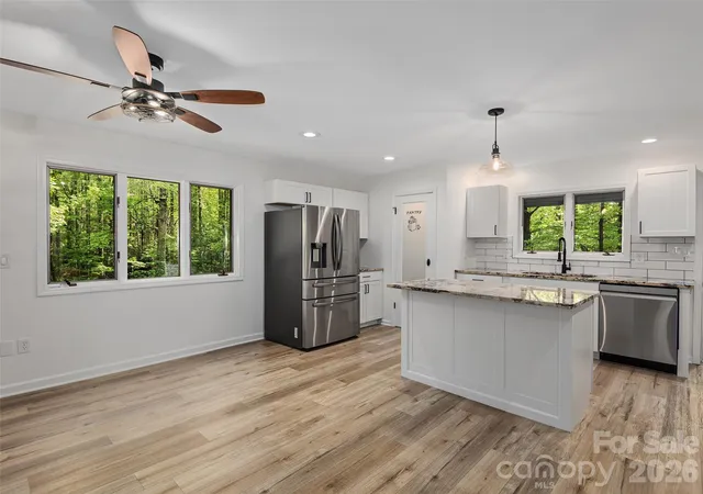 Photo 3 of Single family home for sale at 209 Ivy Hl Rd, Hendersonville, NC 28792 | MLS# 4376204 | Listing updated on 2026-09-15