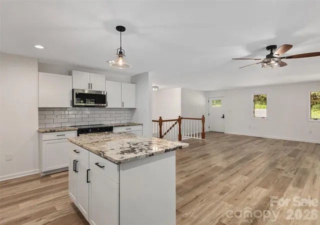 Photo 4 of Single family home for sale at 209 Ivy Hl Rd, Hendersonville, NC 28792 | MLS# 4376204 | Listing updated on 2026-09-15