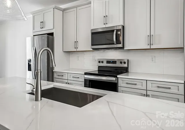 Photo 2 of Townhouse for sale at 1131 Kokomo Ln, Charlotte, NC 28206 | MLS# 4376206 | Listing updated on 2026-09-13