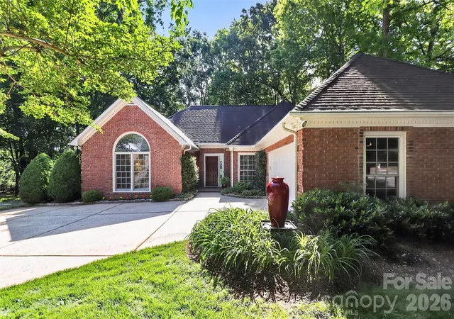 Photo 1 of Sale Pending at 8902 Taunton Dr, Huntersville, NC 28078 | MLS# 4376443 | Listing updated on 2026-09-24