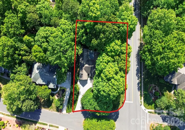 Photo 2 of Sale Pending at 8902 Taunton Dr, Huntersville, NC 28078 | MLS# 4376443 | Listing updated on 2026-09-24