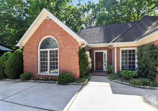 Photo 3 of Sale Pending at 8902 Taunton Dr, Huntersville, NC 28078 | MLS# 4376443 | Listing updated on 2026-09-24