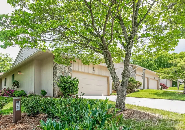 Townhouse for sale at 136 Deerlake Dr, Asheville, NC 28803 | MLS# 4376799