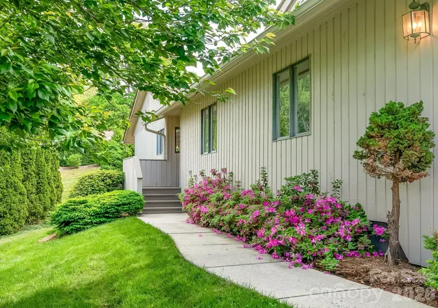 Photo 1 of Townhouse for sale at 136 Deerlake Dr, Asheville, NC 28803 | MLS# 4376799 | Listing updated on 2026-09-11