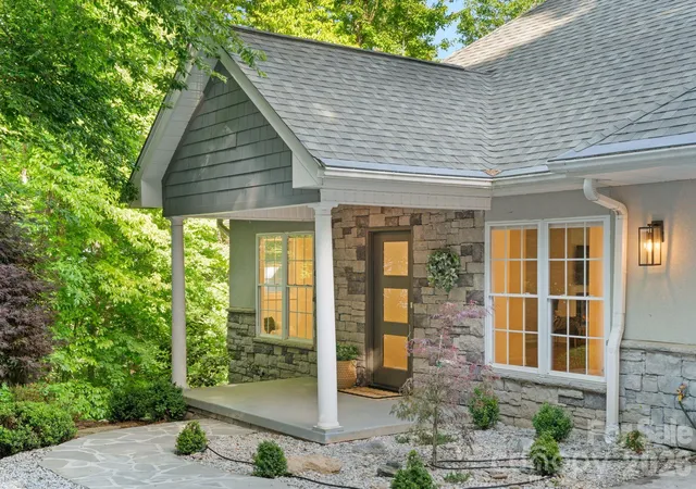 Single family home for sale at 2508 Carriage Fls Ct, Hendersonville, NC 28791 | MLS# 4377023