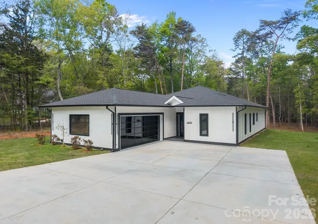 Photo 2 of Single family home for sale at 12930 Hamilton Rd, Charlotte, NC 28273 | MLS# 4377146 | Listing updated on 2026-09-15