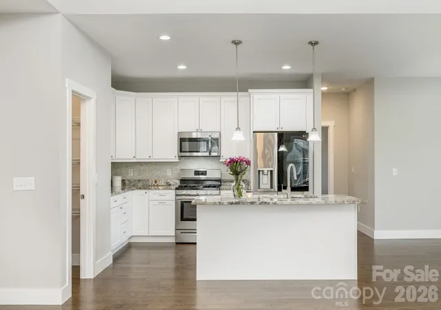 Photo 2 of Single family home for sale at 36 Windy Acres Knoll Dr, Hendersonville, NC 28792 | MLS# 4377336 | Listing updated on 2026-09-14
