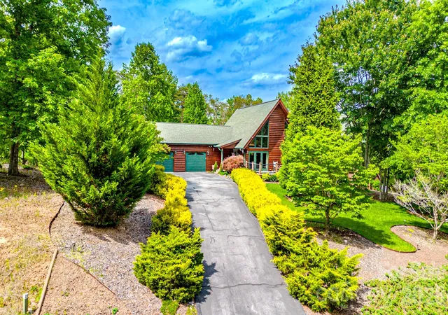 Photo 3 of Single family home for sale at 371 Hickory Loop Rd, Rutherfordton, NC 28139 | MLS# 4377438 | Listing updated on 2026-09-09