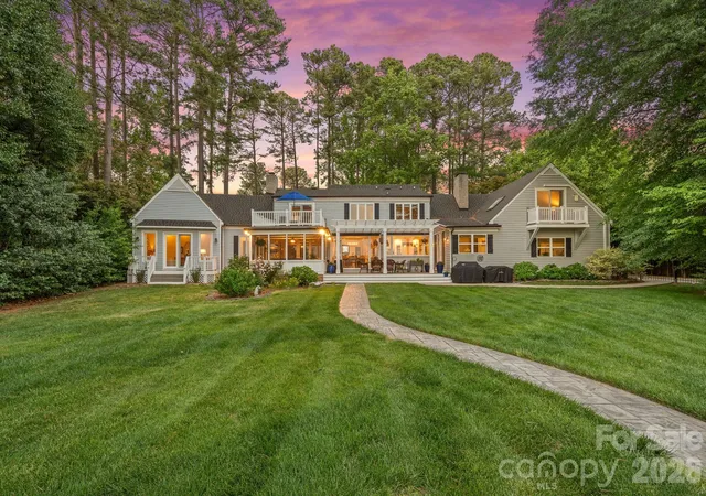 Photo 1 of Single family home for sale at 107 Beachview Dr, Mooresville, NC 28117 | MLS# 4377535 | Listing updated on 2026-09-23