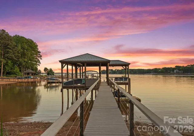 Photo 2 of Single family home for sale at 107 Beachview Dr, Mooresville, NC 28117 | MLS# 4377535 | Listing updated on 2026-09-23