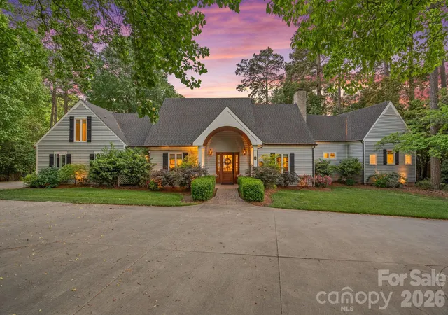 Photo 3 of Single family home for sale at 107 Beachview Dr, Mooresville, NC 28117 | MLS# 4377535 | Listing updated on 2026-09-23