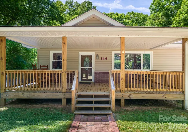 Photo 2 of Single family home for sale at 146 Fairmont Rd, Candler, NC 28715 | MLS# 4378254 | Listing updated on 2026-10-04