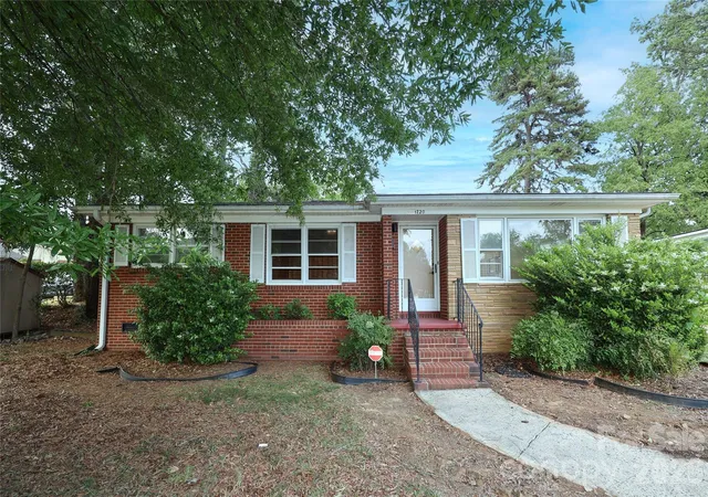 Photo 2 of Single family home for sale at 1720 Miles Ct, Charlotte, NC 28216 | MLS# 4379596 | Listing updated on 2026-09-12