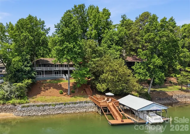 Photo 2 of Single family home for sale at 1113 Palmyra Dr, Fort Mill, SC 29708 | MLS# 4379735 | Listing updated on 2026-10-14