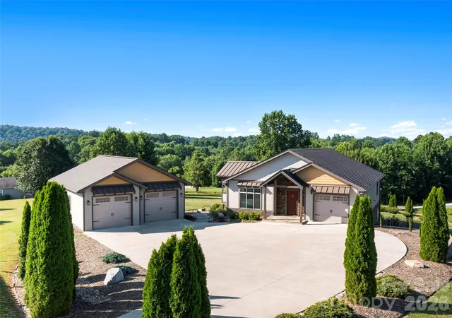 Single family home for sale at 141 Round Top Cir, Mills River, NC 28759 | MLS# 4379751
