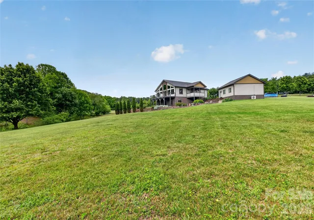 Photo 4 of Single family home for sale at 141 Round Top Cir, Mills River, NC 28759 | MLS# 4379751 | Listing updated on 2026-09-28