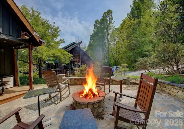 Photo 2 of Single family home for sale at 262 Azalea Hills Ln, Spruce Pine, NC 28777 | MLS# 4379987 | Listing updated on 2026-09-09