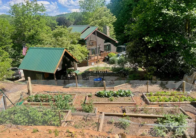 Photo 4 of Single family home for sale at 262 Azalea Hills Ln, Spruce Pine, NC 28777 | MLS# 4379987 | Listing updated on 2026-09-09