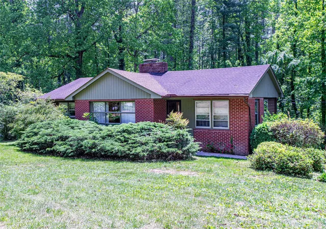 Photo 2 of Single family home for sale at 3004 Kanuga Rd, Hendersonville, NC 28739 | MLS# 4380195 | Listing updated on 2026-09-28