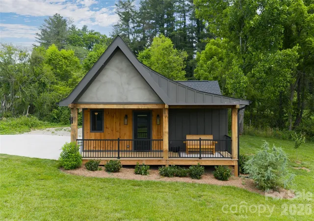 Photo 3 of Single family home for sale at 23 Benton Farms Ln, Horse Shoe, NC 28742 | MLS# 4381023 | Listing updated on 2026-10-03