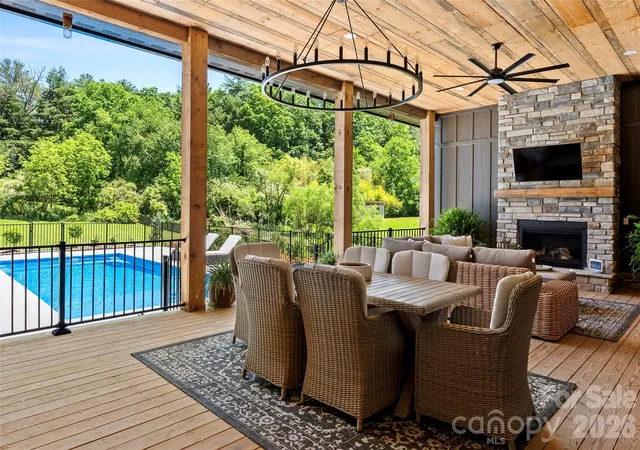 Photo 4 of Single family home for sale at 23 Benton Farms Ln, Horse Shoe, NC 28742 | MLS# 4381023 | Listing updated on 2026-10-03