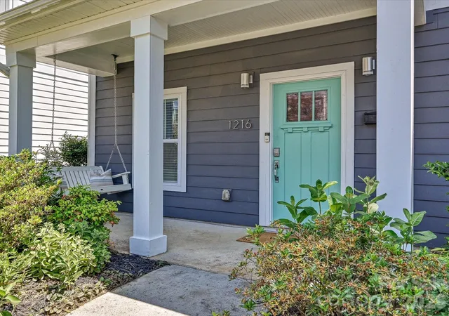 Photo 3 of Single family home for sale at 1216 Lomax Ave, Charlotte, NC 28211 | MLS# 4381287 | Listing updated on 2026-10-01
