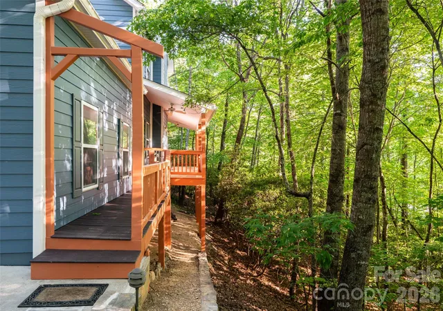 Photo 3 of Single family home for sale at 7 Timber Park Dr, Black Mountain, NC 28711 | MLS# 4381343 | Listing updated on 2026-09-22