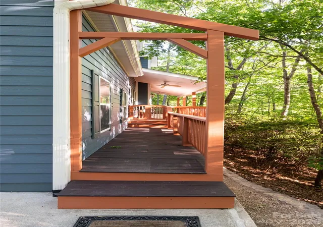 Photo 3 of Single family home for sale at 7 Timber Park Dr, Black Mountain, NC 28711 | MLS# 4381343 | Listing updated on 2026-10-08