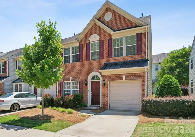 Photo 1 of Townhouse for sale at 3233 Park S Sta Blvd, Charlotte, NC 28210 | MLS# 4381537 | Listing updated on 2026-09-12