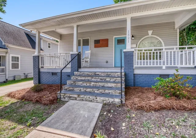 Photo 3 of Single family home for sale at 1521 Hawthorne Ln, Charlotte, NC 28205 | MLS# 4382322 | Listing updated on 2026-09-12