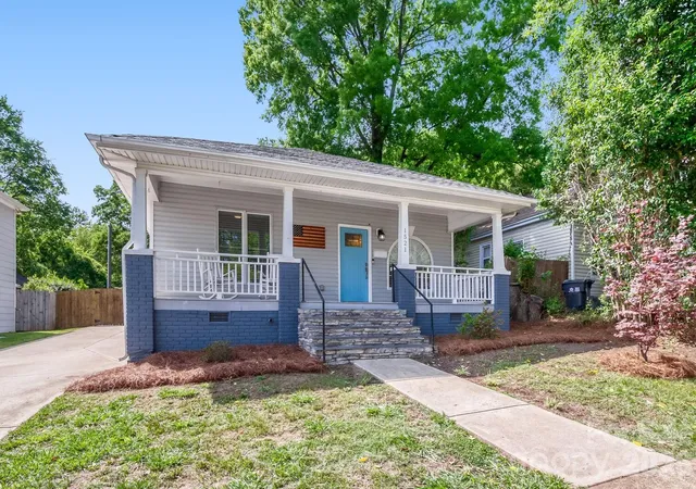 Photo 3 of Single family home for sale at 1521 Hawthorne Ln, Charlotte, NC 28205 | MLS# 4382322 | Listing updated on 2026-09-12
