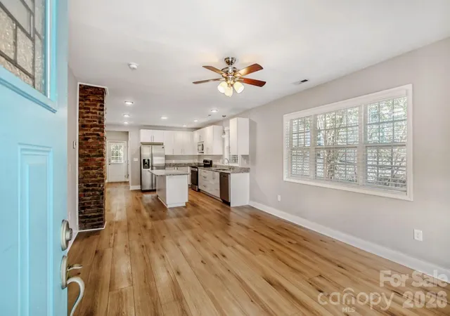 Photo 4 of Single family home for sale at 1521 Hawthorne Ln, Charlotte, NC 28205 | MLS# 4382322 | Listing updated on 2026-09-12