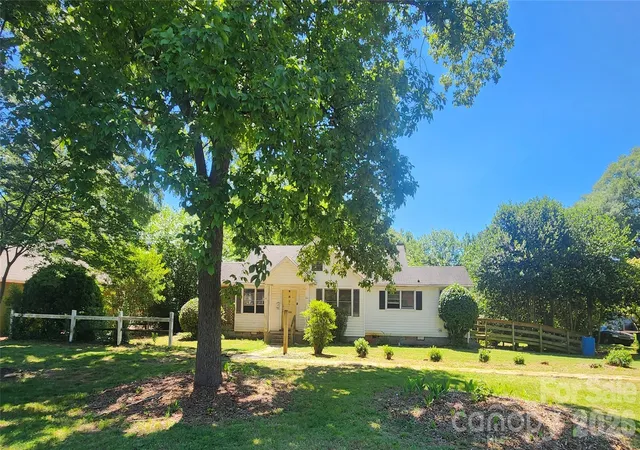 Photo 1 of Single family home for sale at 5510 Allen Rd E, Charlotte, NC 28269 | MLS# 4382534 | Listing updated on 2026-09-15
