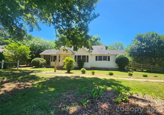 Photo 2 of Single family home for sale at 5510 Allen Rd E, Charlotte, NC 28269 | MLS# 4382534 | Listing updated on 2026-09-15